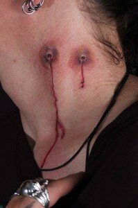 vampire-bite-neck-tattoo